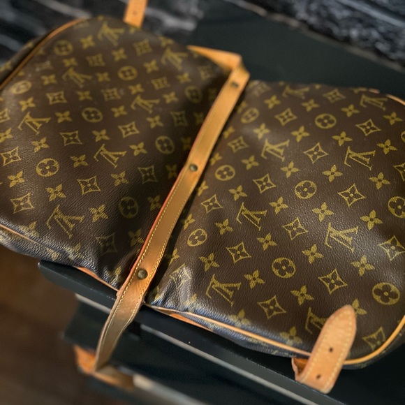 Authentic Louis Vuitton Samur 30 - Picture 3 of 8